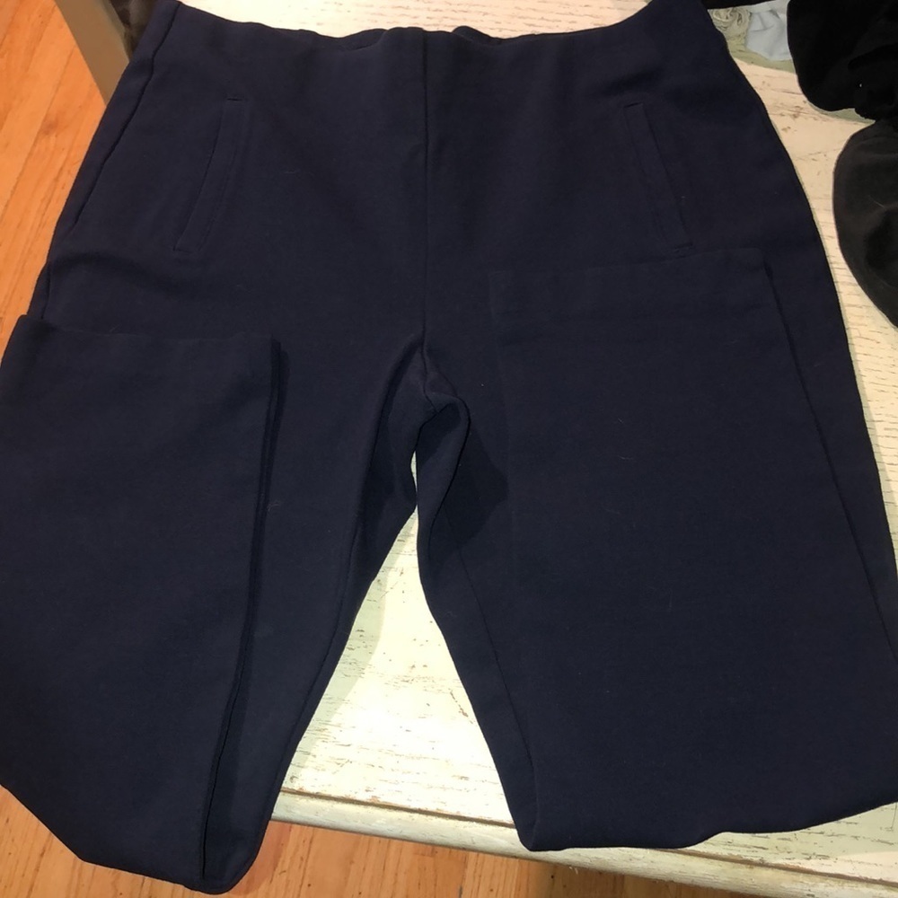 Chico’s size 8-10 Navy cropped pull on pants stretch like new straight leg